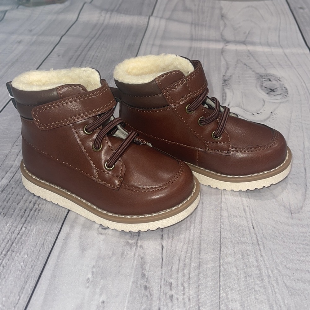Old navy toddler boots size 6